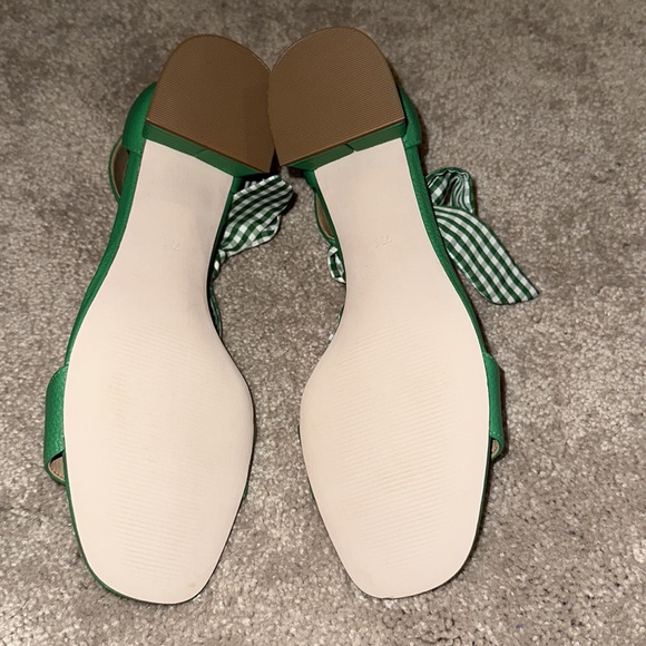 NWOT green Talbots sandal with ribbon bow tied around ankle. Size 7. Never worn. - Picture 4 of 4